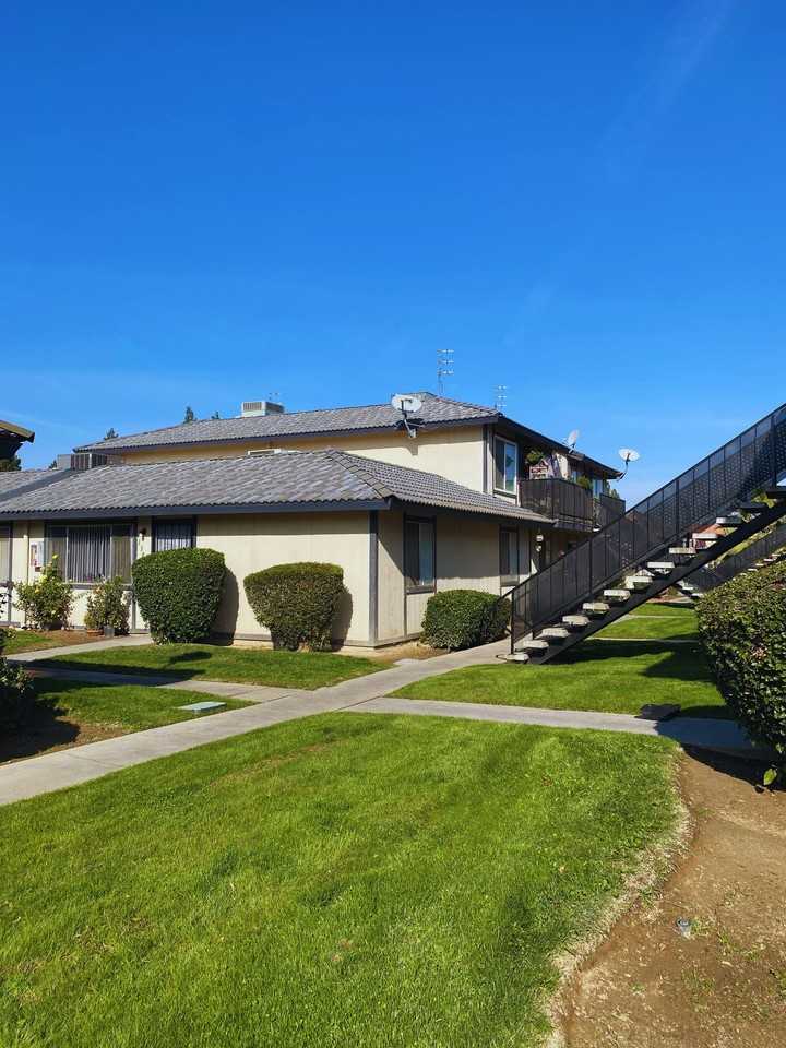 3166 W. Princeton Ave - Photo 3 of 11