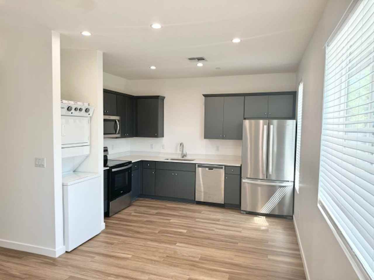 2950 N. 29th Pl - Photo 2 of 16