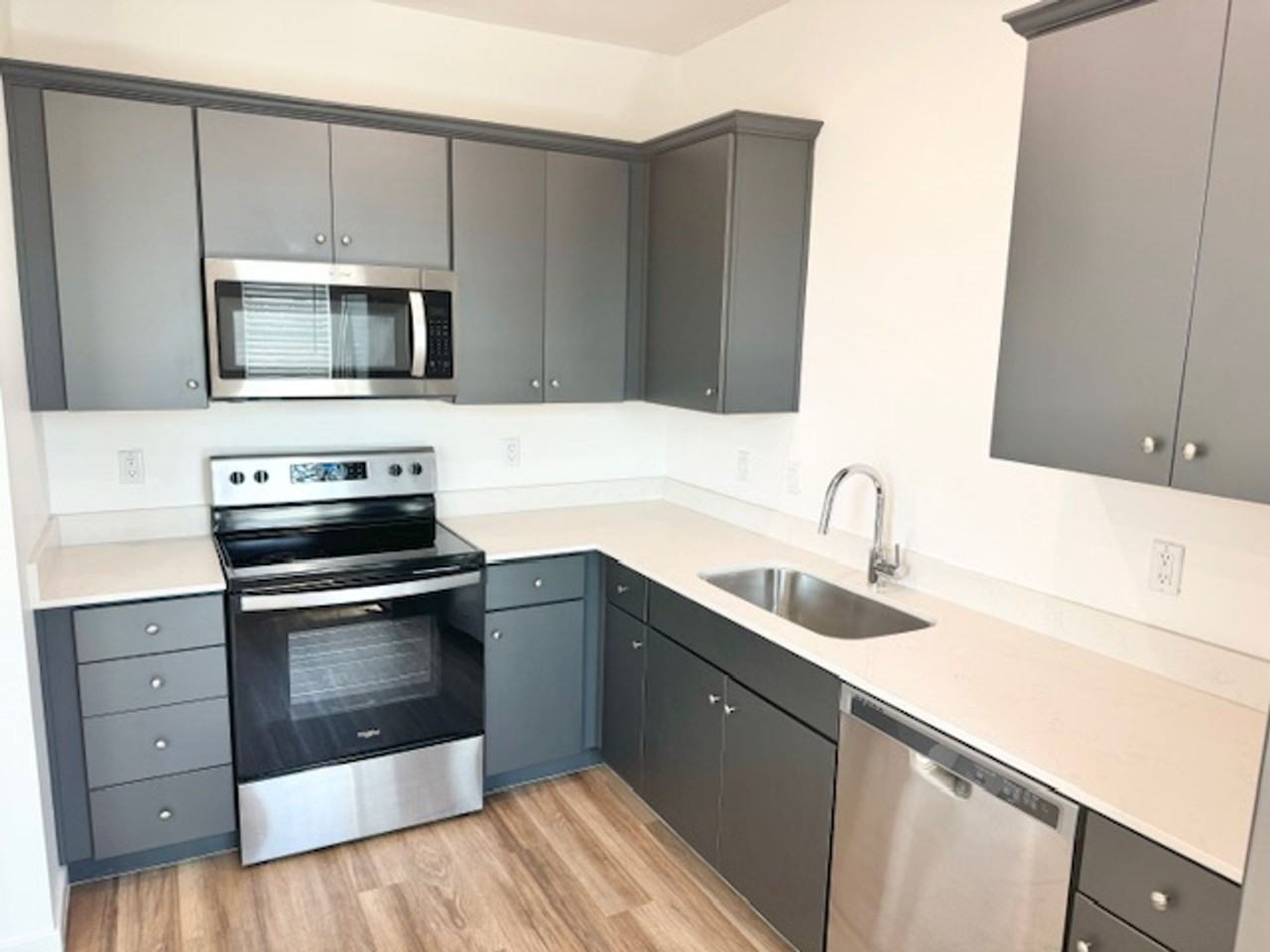 2950 N. 29th Pl - Photo 3 of 16