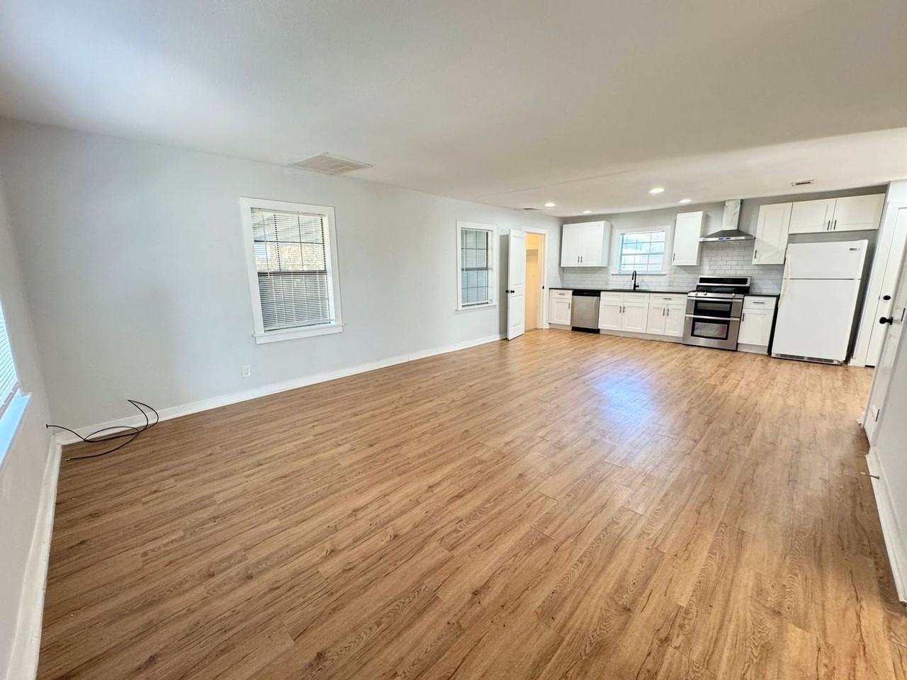 1115 S 11th St - Photo 2 of 25