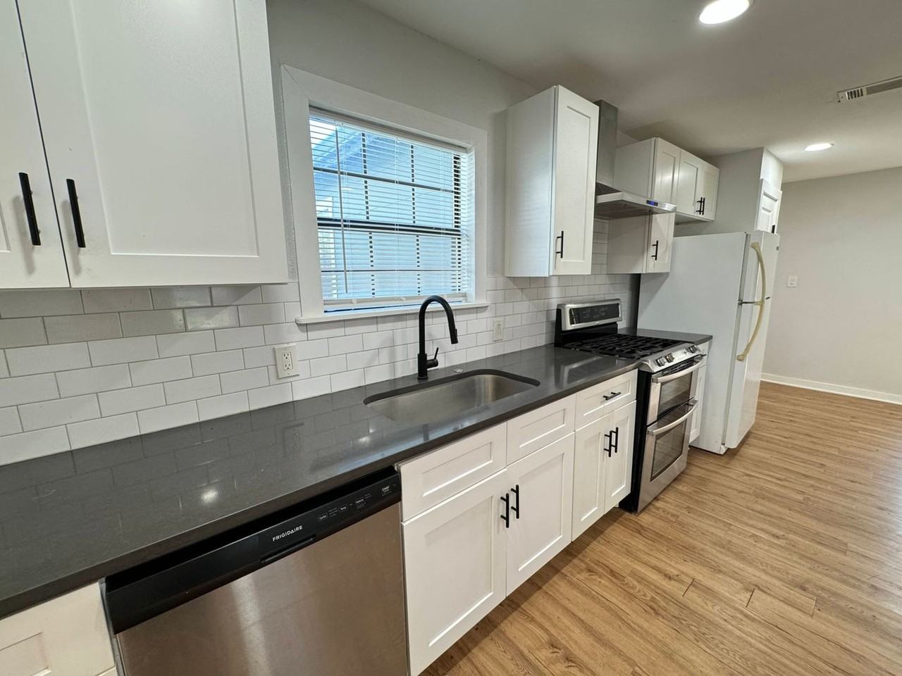 1115 S 11th St - Photo 6 of 25