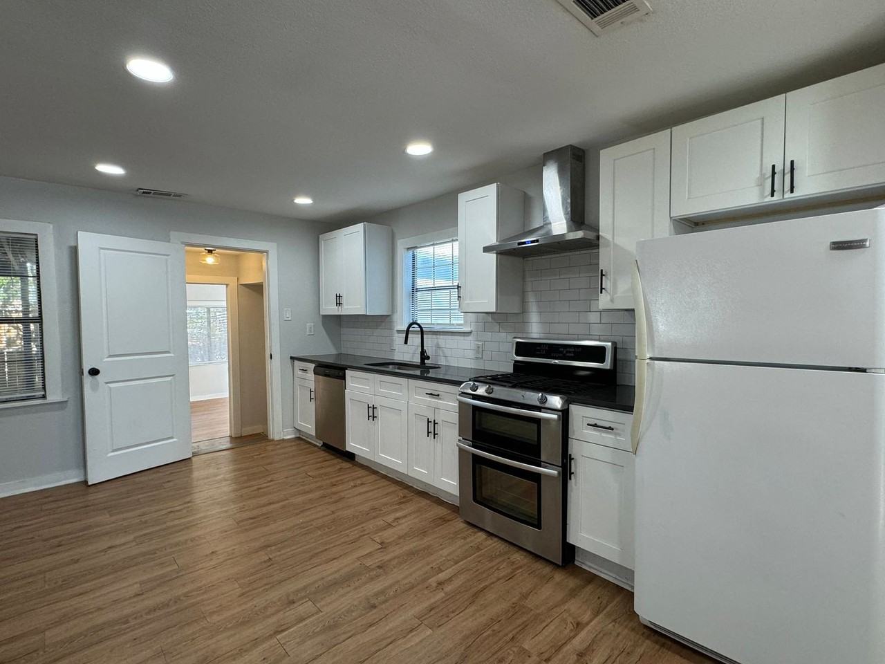 1115 S 11th St - Photo 5 of 25