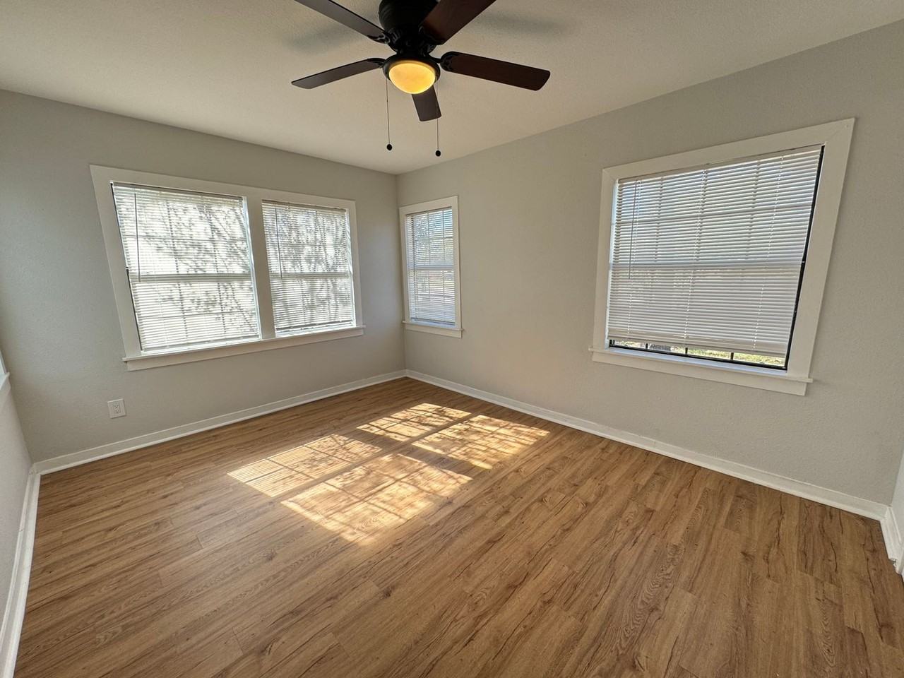 1115 S 11th St - Photo 7 of 25