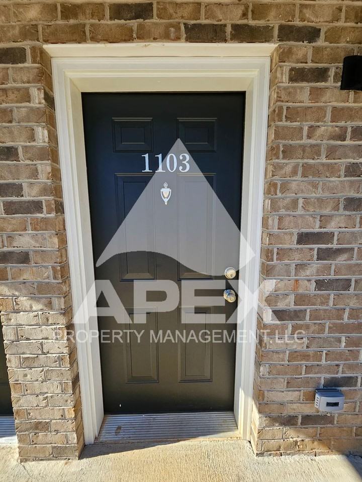 1103 Avalon Dr - Photo 3 of 37