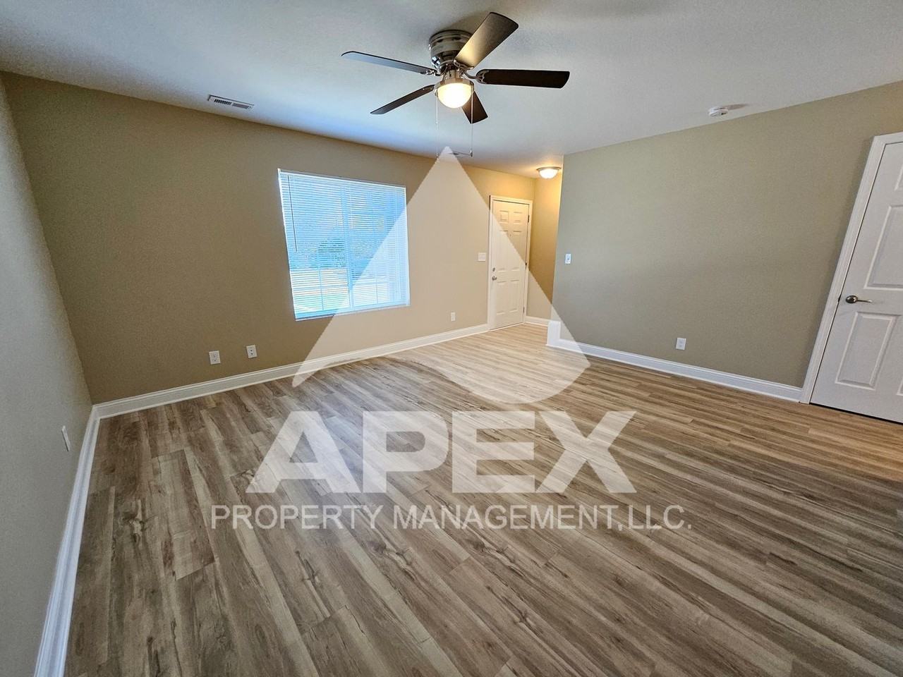 1103 Avalon Dr - Photo 5 of 37