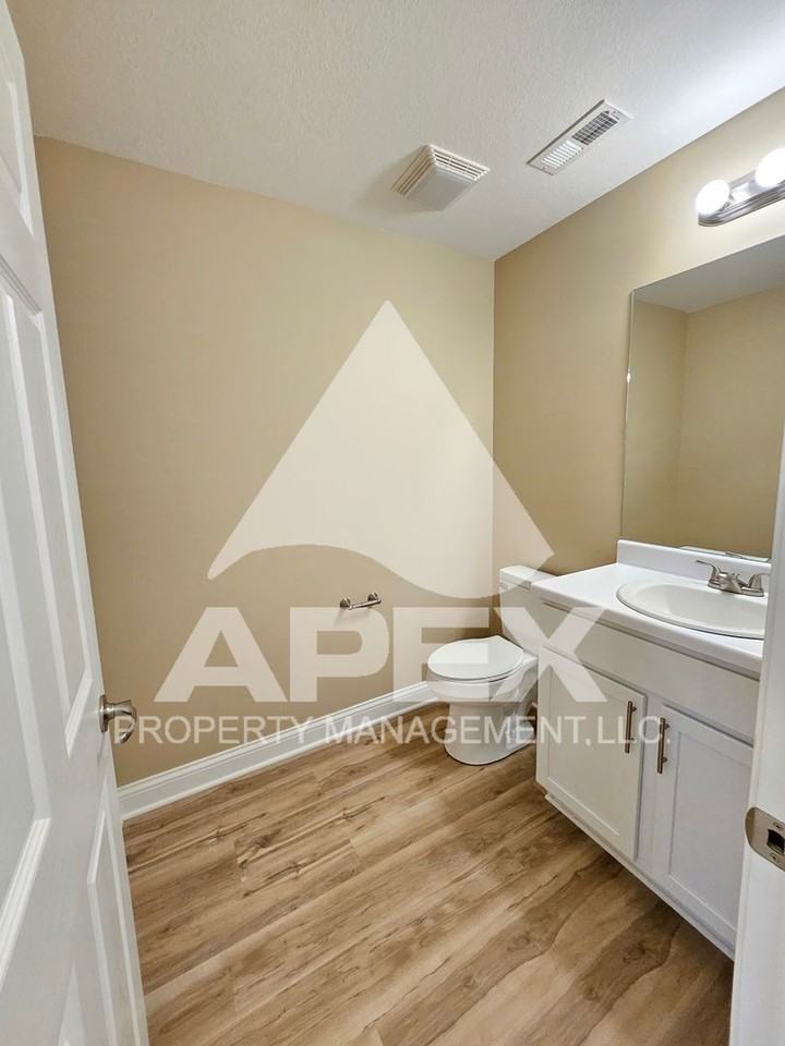 1103 Avalon Dr - Photo 7 of 37