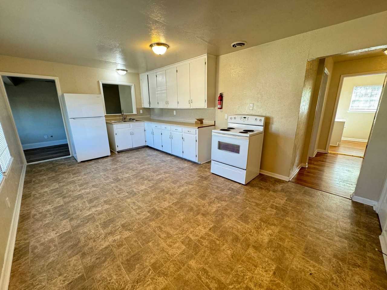 1808 N Gray St - Photo 4 of 20