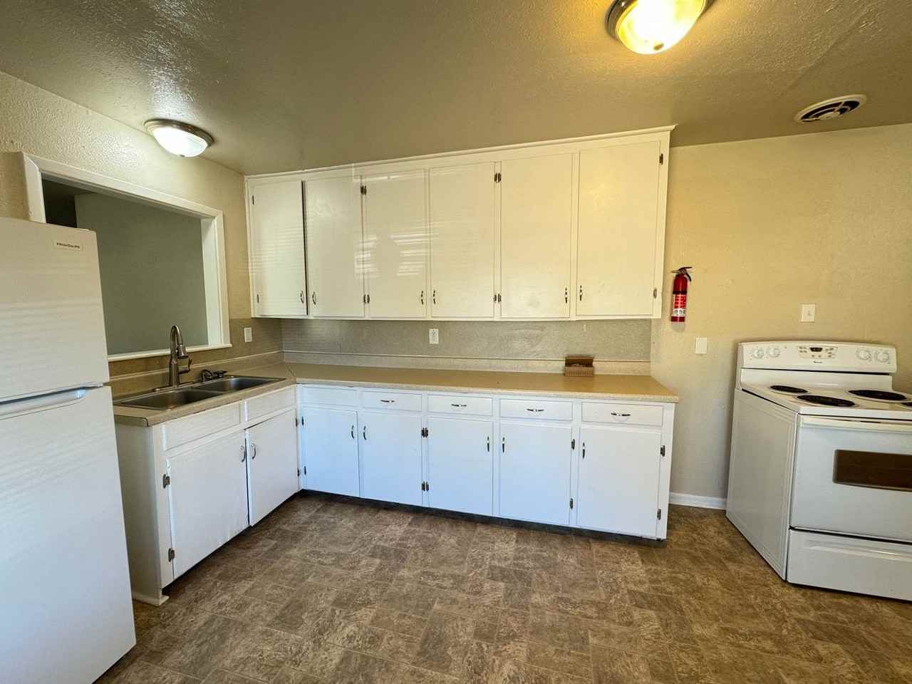 1808 N Gray St - Photo 5 of 20