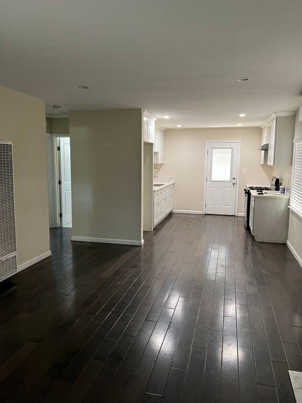 6667 Hammond Ave - Photo 2 of 9