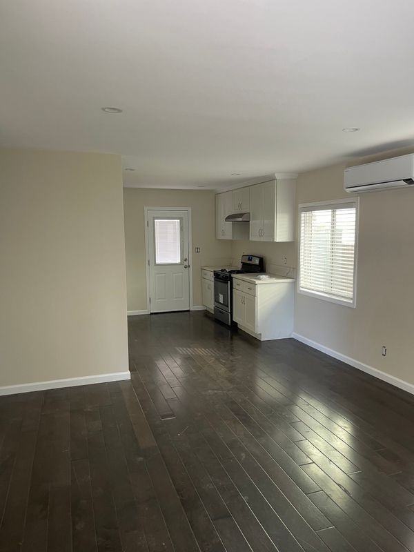 6667 Hammond Ave - Photo 6 of 9