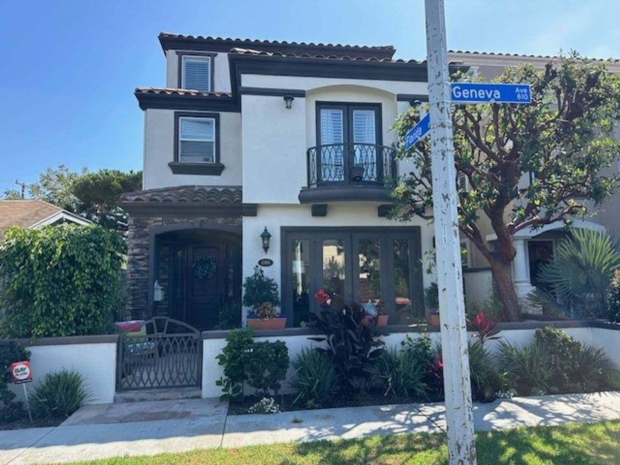 808 Geneva Ave - Photo 4 of 50