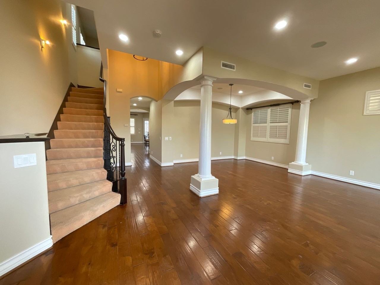 808 Geneva Ave - Photo 6 of 50