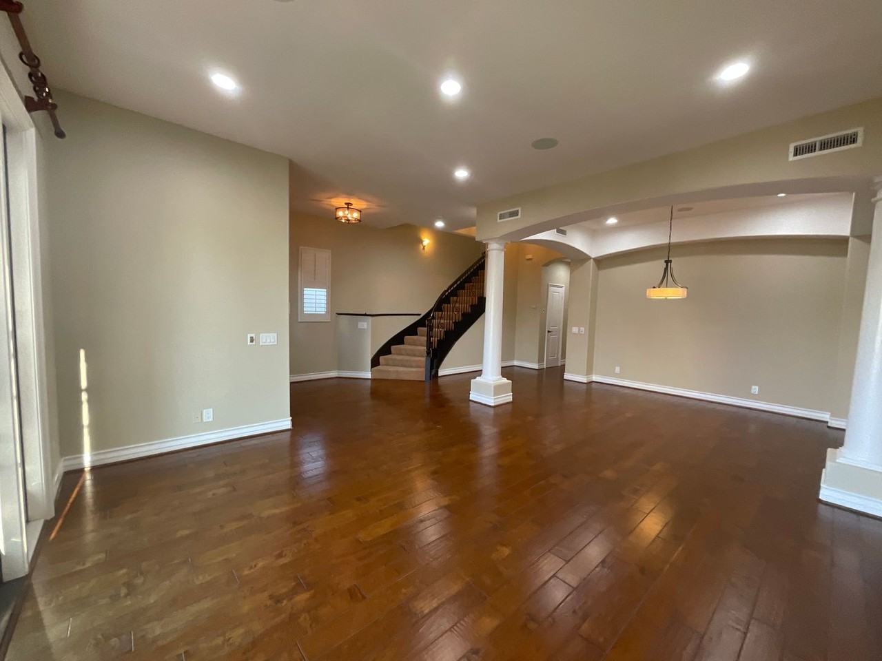 808 Geneva Ave - Photo 7 of 50