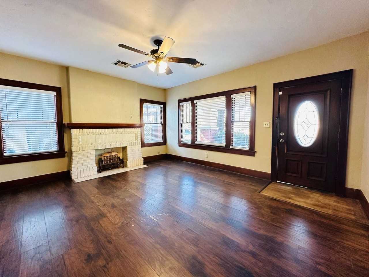 1442 Nw 26th St - Photo 3 of 37