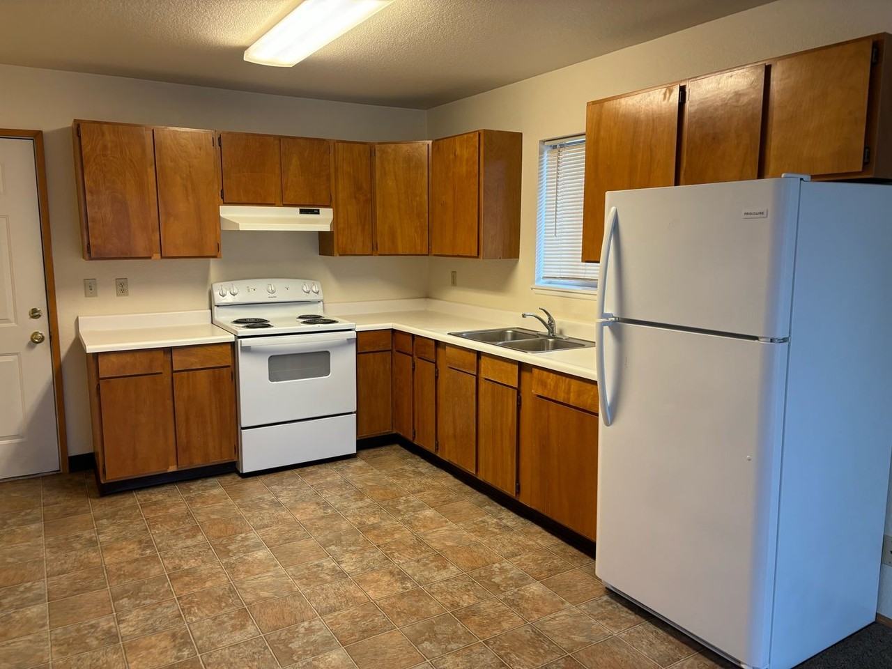 P1565 - Photo 5 of 9