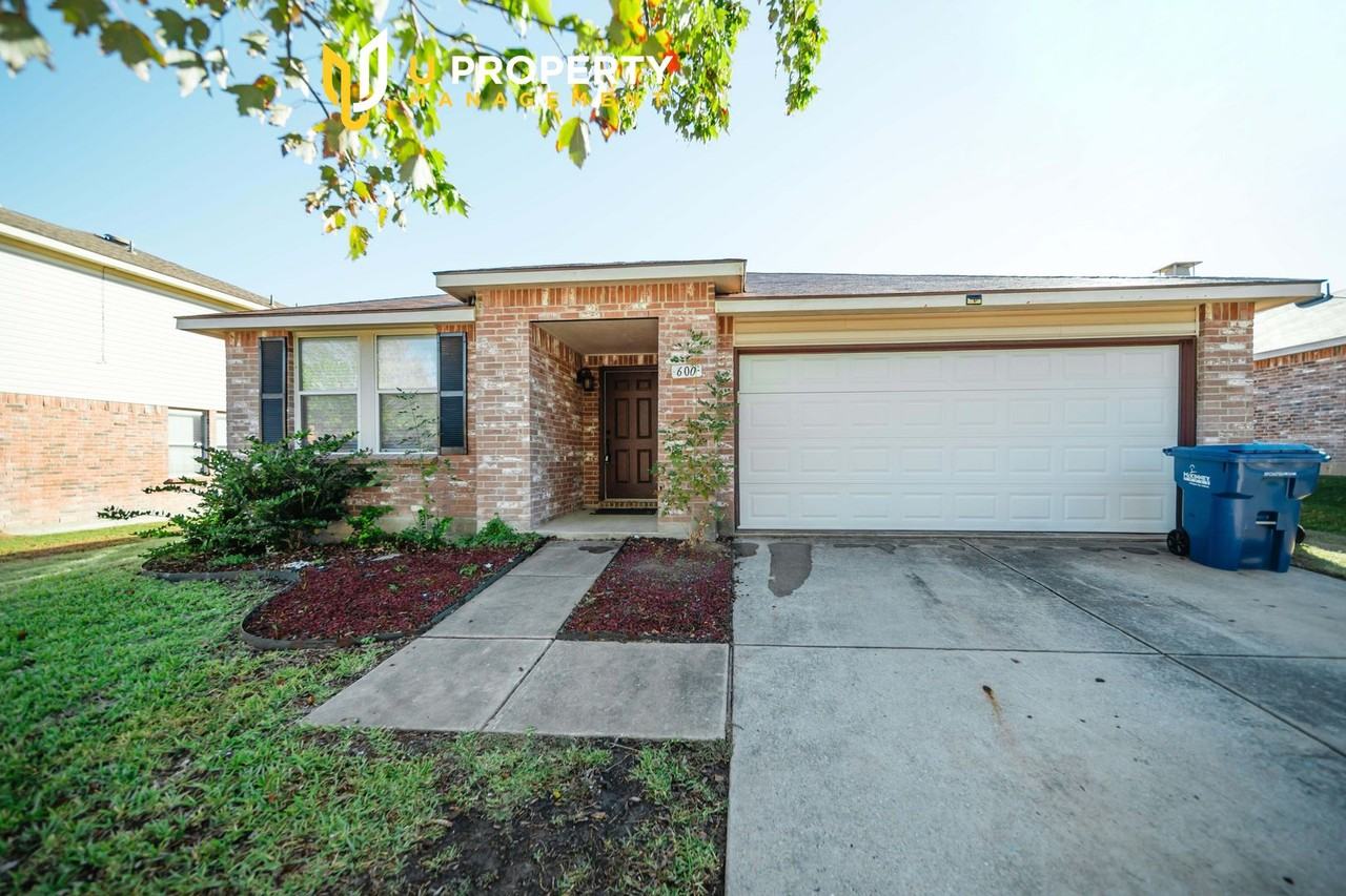 600 Rocky Springs Dr - Photo 2 of 27