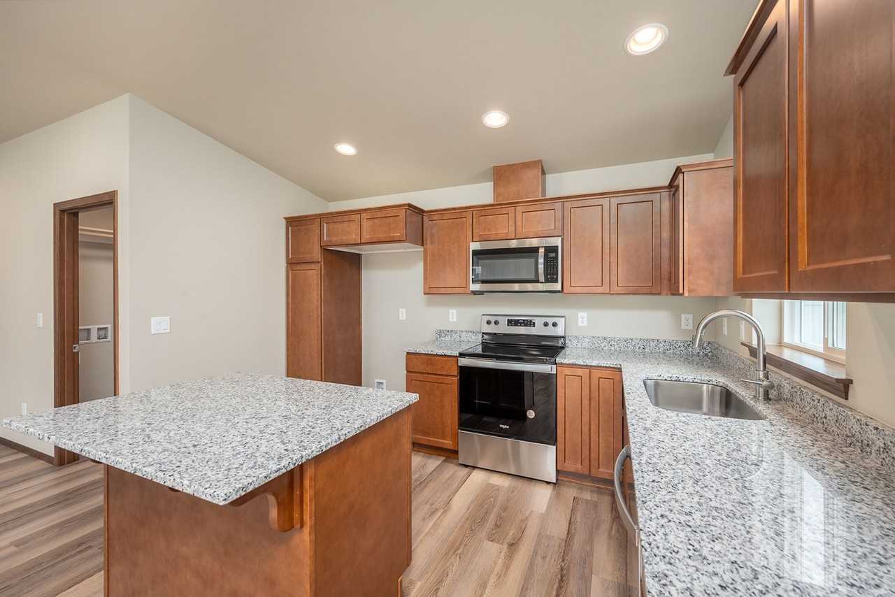 389 S Newton Ave - Photo 4 of 16