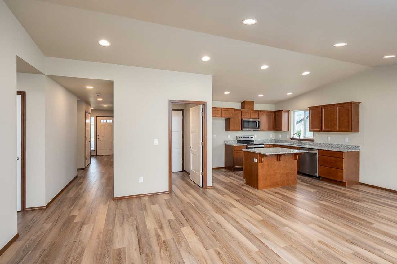 389 S Newton Ave - Photo 5 of 16