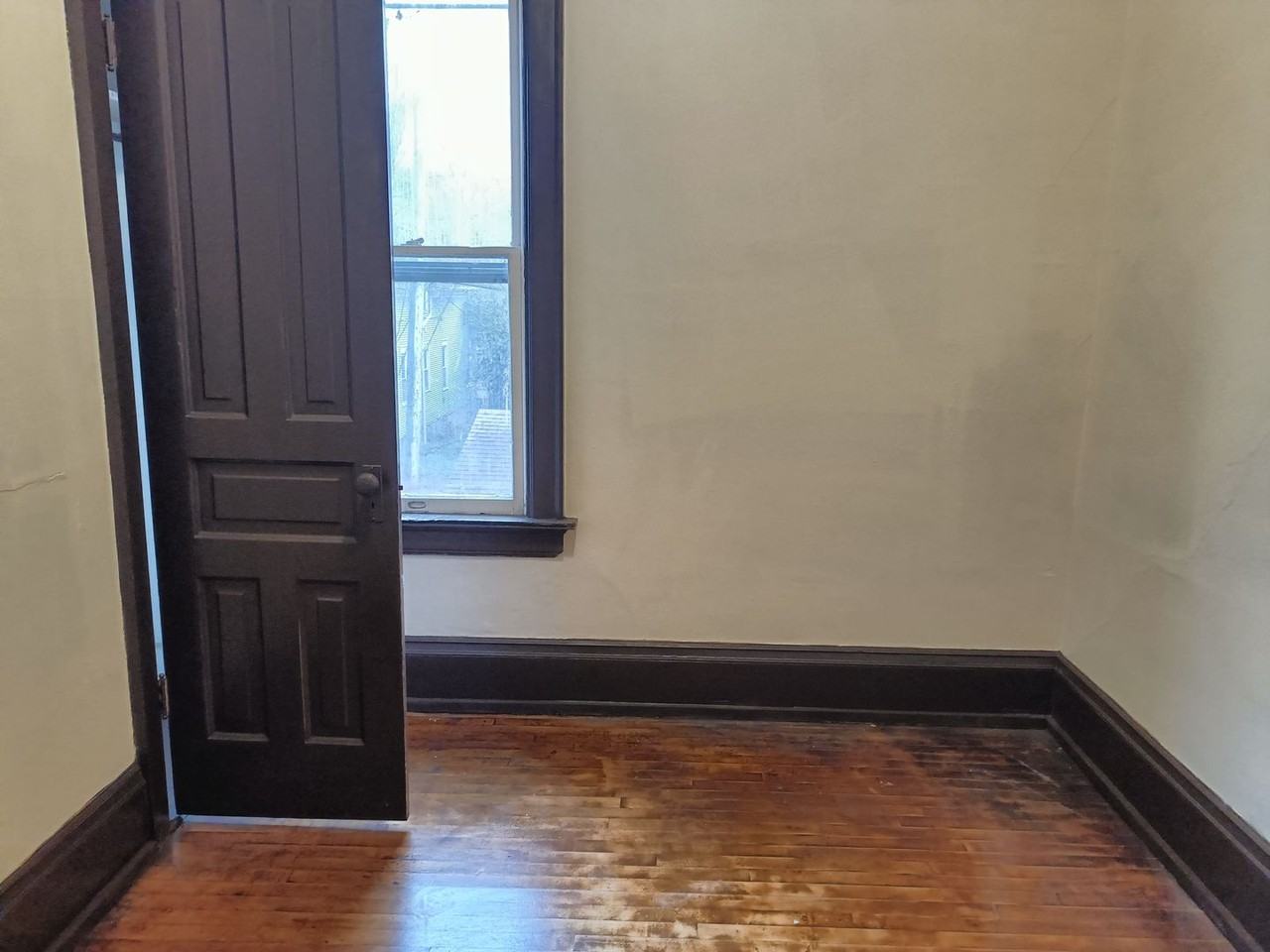 1221 N 28th St - Photo 3 of 10