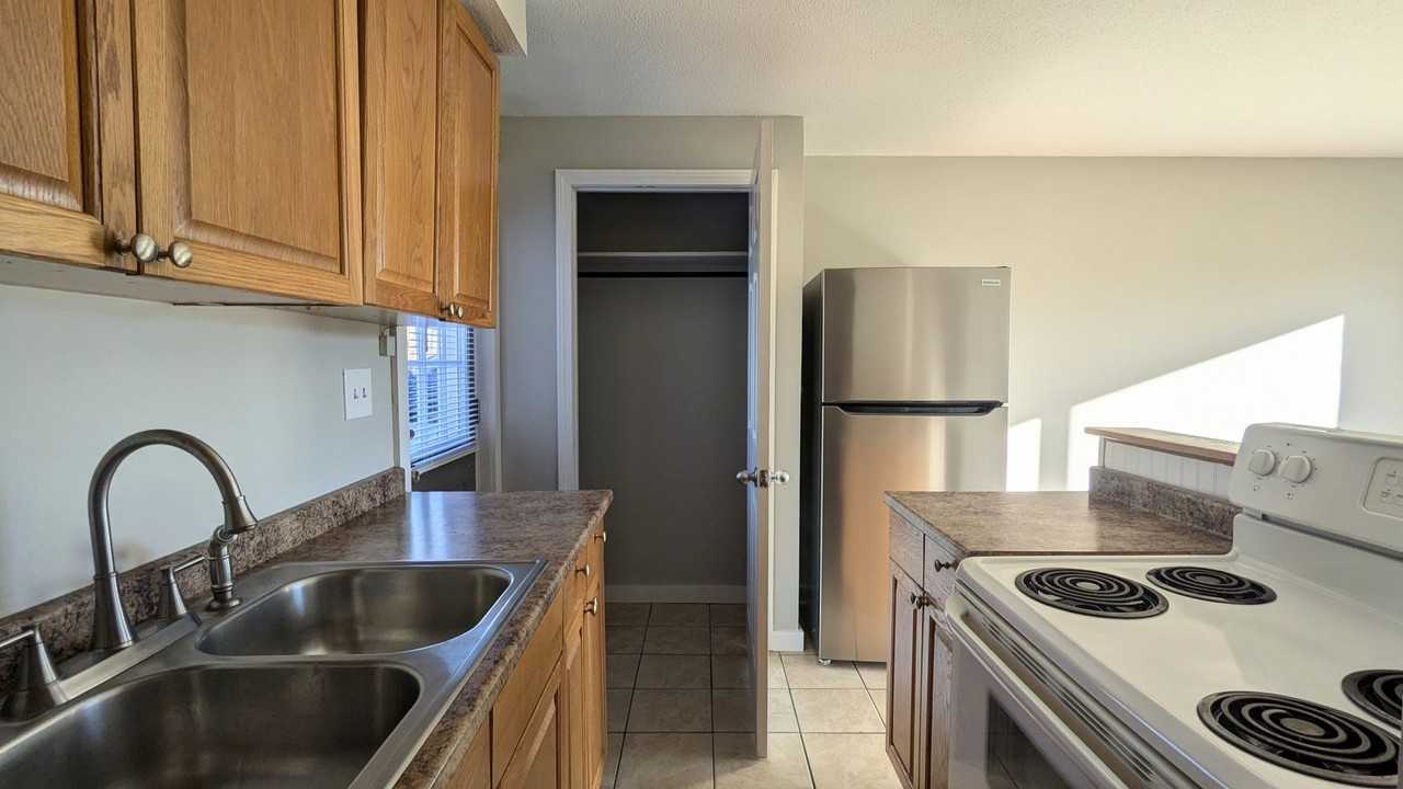 1181 Augusta Rd - Photo 2 of 10