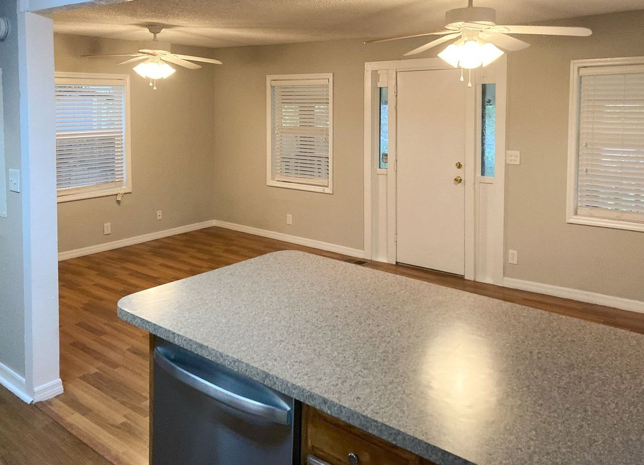 3711 Summer Haven Ln - Photo 3 of 11