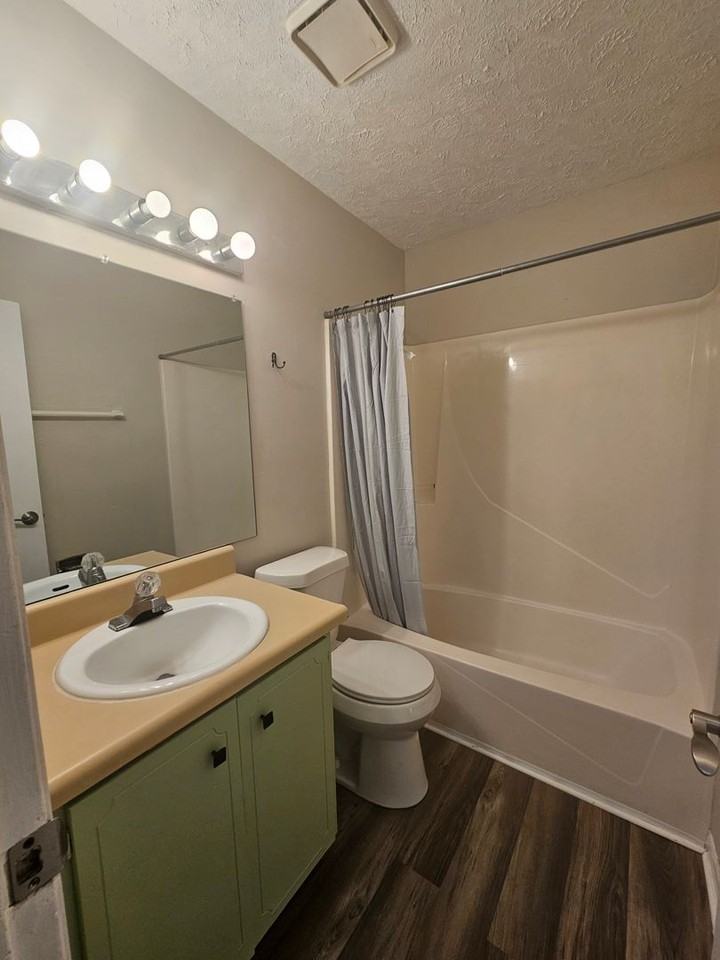 FREEDOM COURT APARTMENTS - Photo 2 of 11