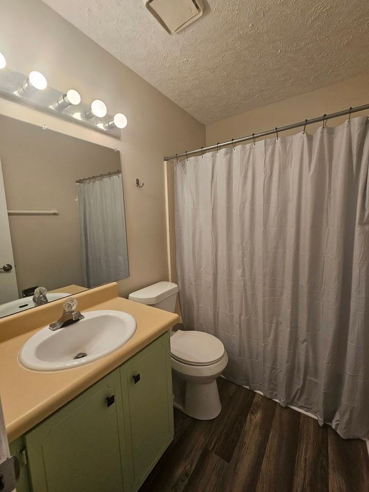FREEDOM COURT APARTMENTS - Photo 3 of 11