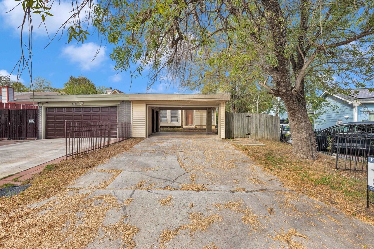 1325 Bayou Dr - Photo 2 of 18