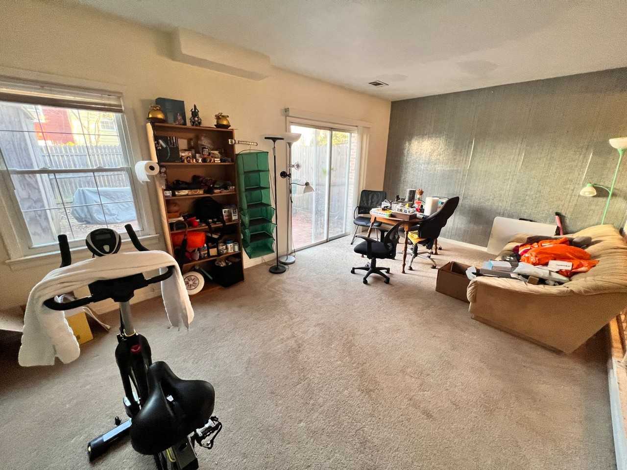 2702 Newton Ct - Photo 3 of 6