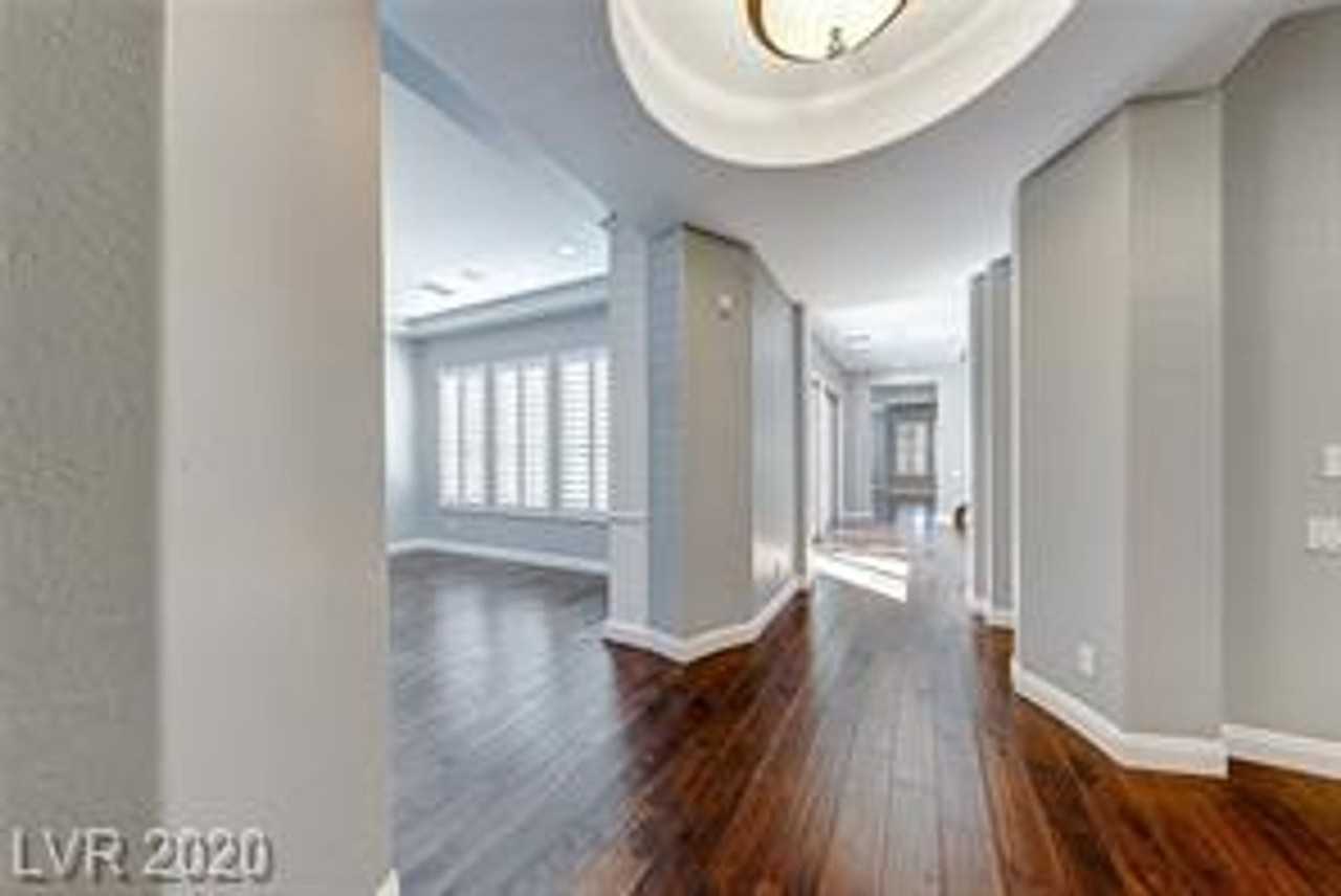 2729 Marie Antoinette St - Photo 2 of 30