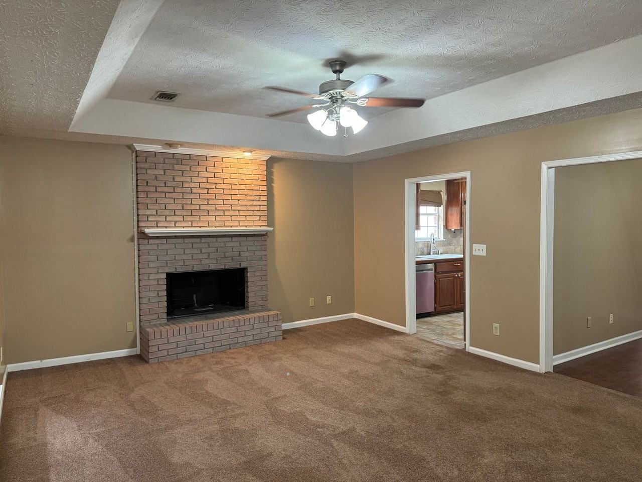 154 Springwood Cir - Photo 3 of 38