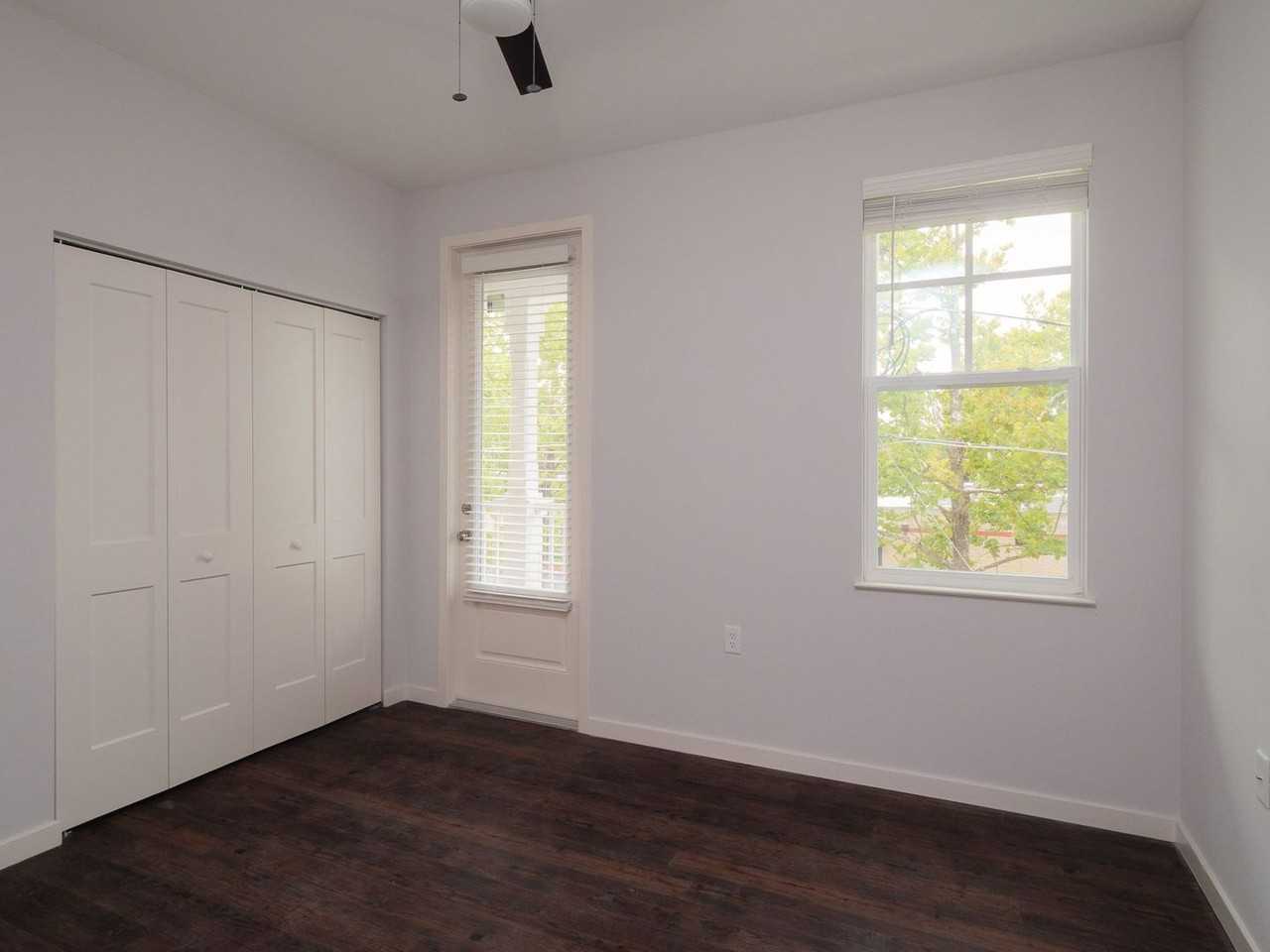 779 Nw 9th St - Photo 2 of 20