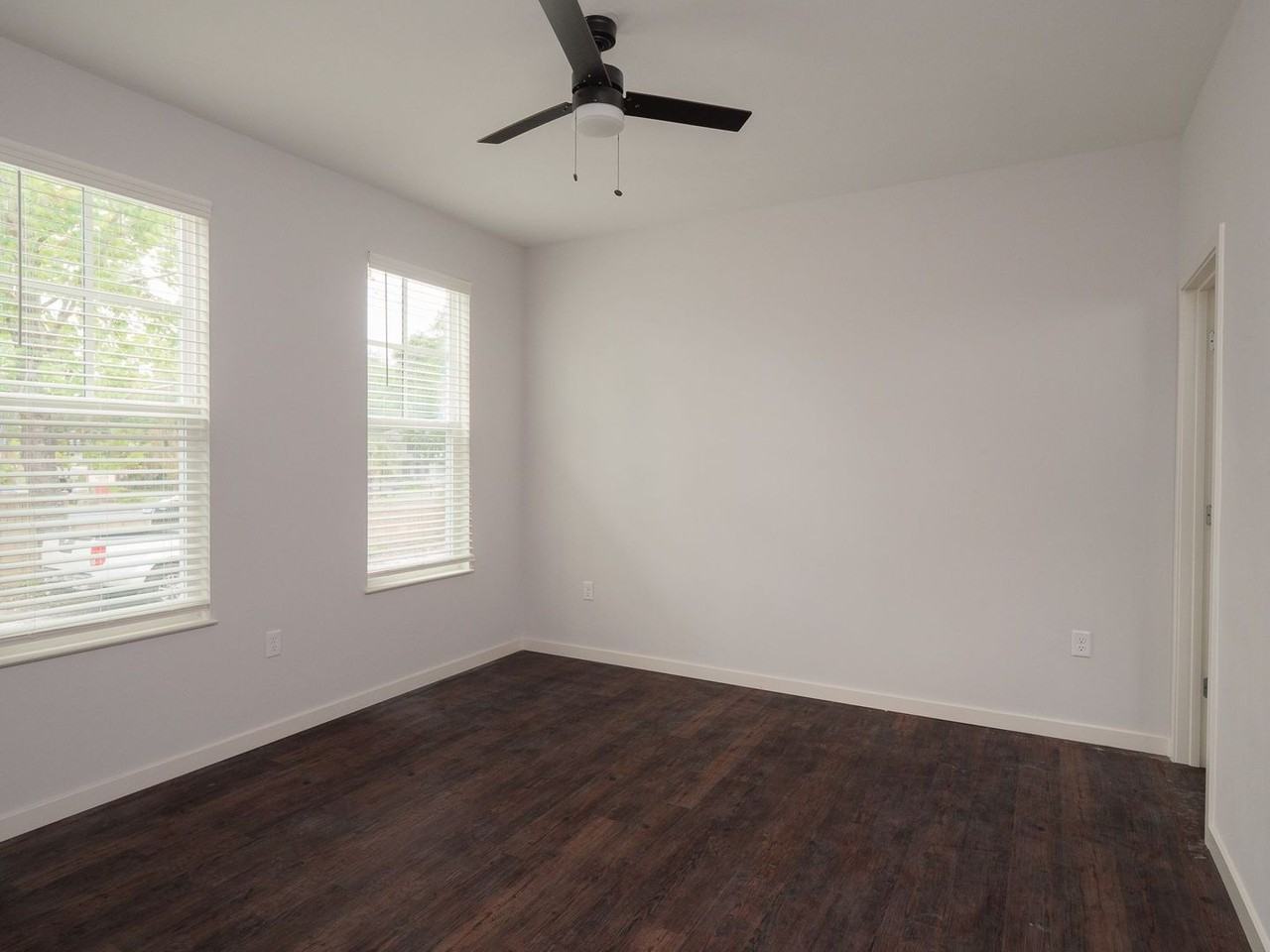 779 Nw 9th St - Photo 3 of 20