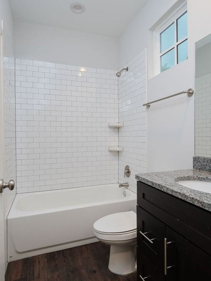 779 Nw 9th St - Photo 4 of 20