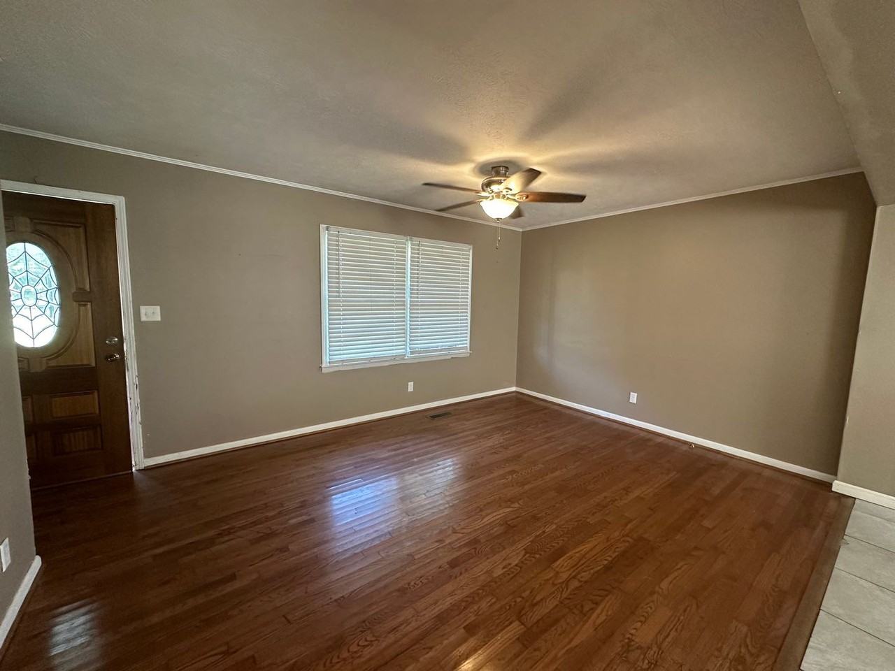 2208 Deborah Ln - Photo 3 of 14