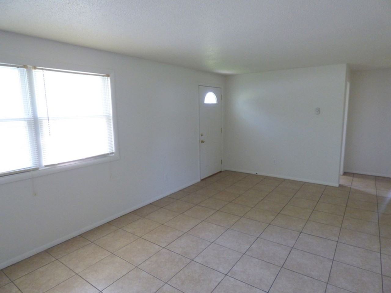 5920 Winter St - Photo 3 of 19