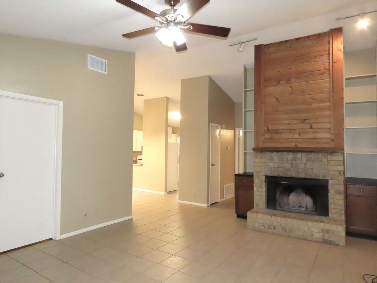 3431 Lexington Dr - Photo 4 of 32