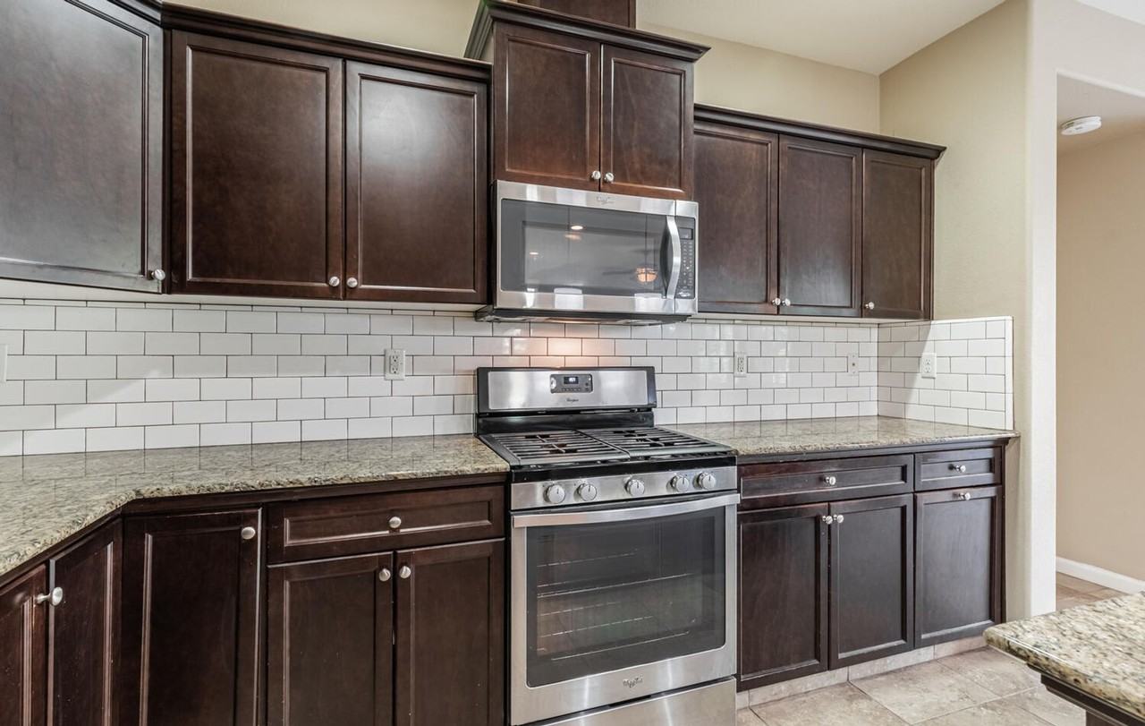 3475 Bellaire Ave - Photo 5 of 29