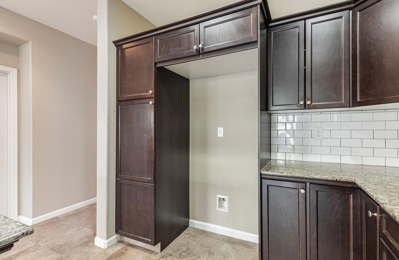 3475 Bellaire Ave - Photo 7 of 29