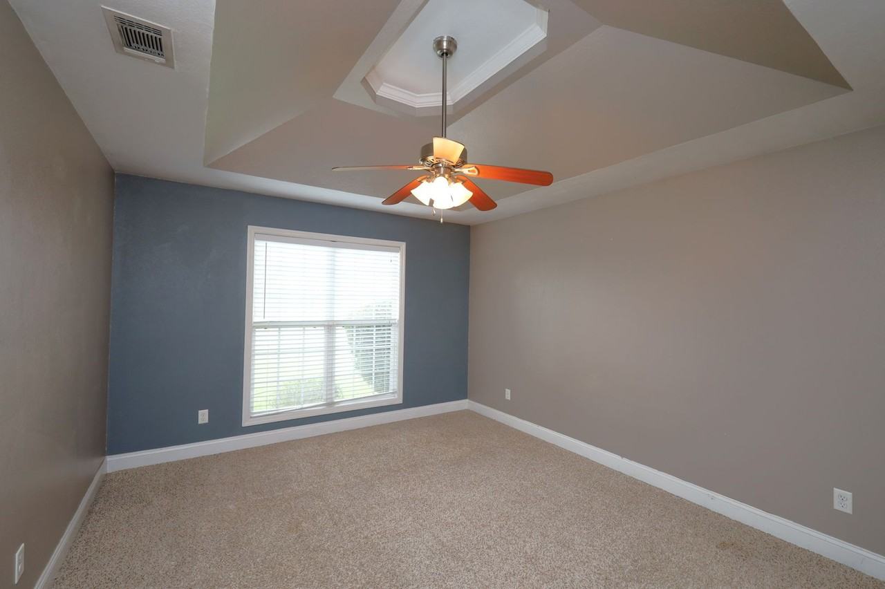 19 W Stanley Rd - Photo 5 of 11