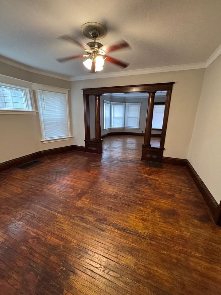 957 N Church St - Photo 3 of 8