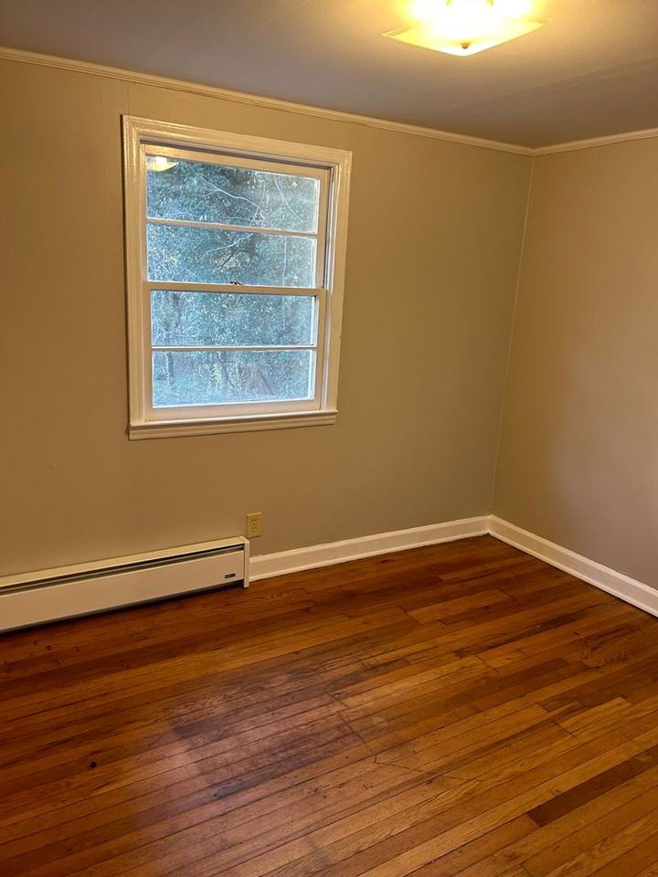 1608 Emerald St - Photo 6 of 9