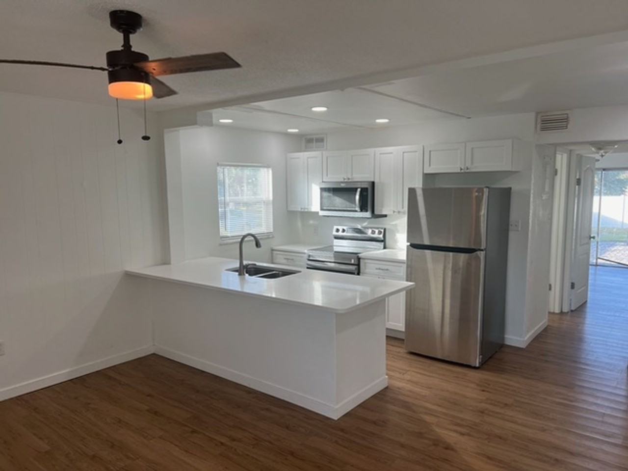 212 S Daytona Ave - Photo 3 of 13