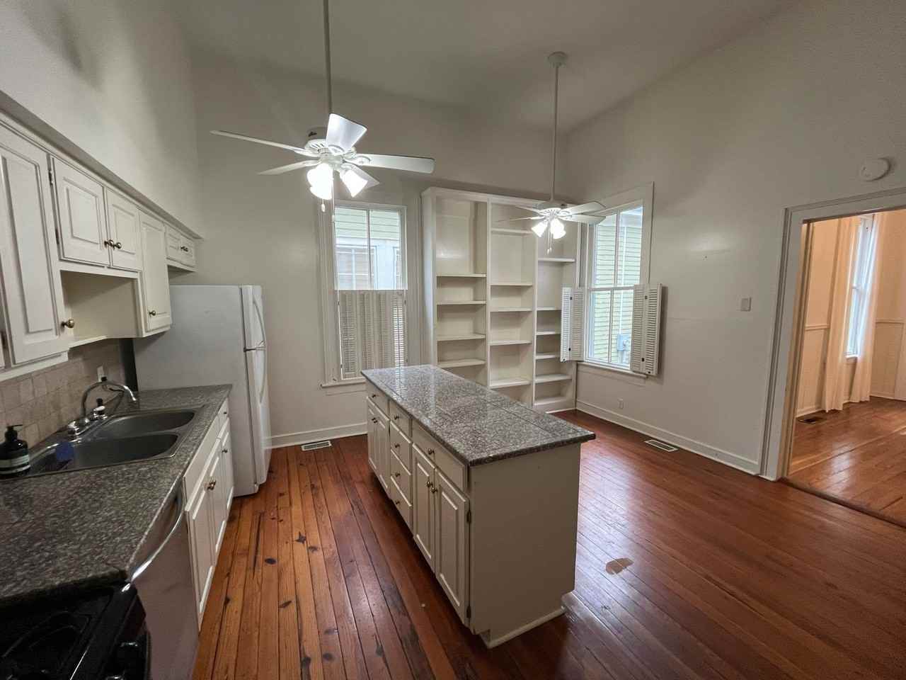 542 Front Ave - Photo 3 of 17