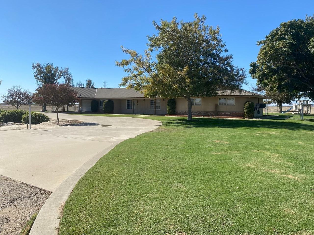 22555 S Cornelia Ave - Photo 3 of 20