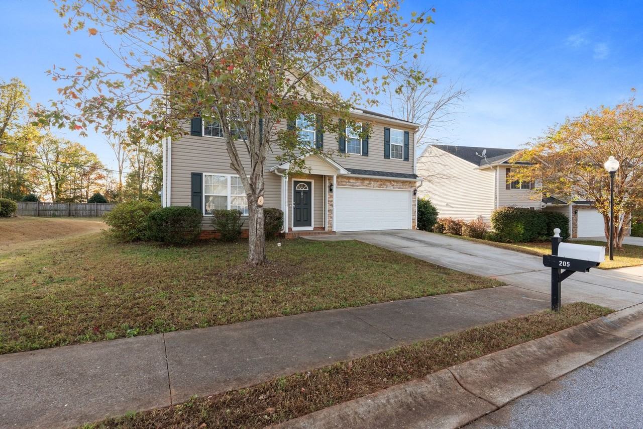 205 Hawthorne Creek Ct - Photo 4 of 37