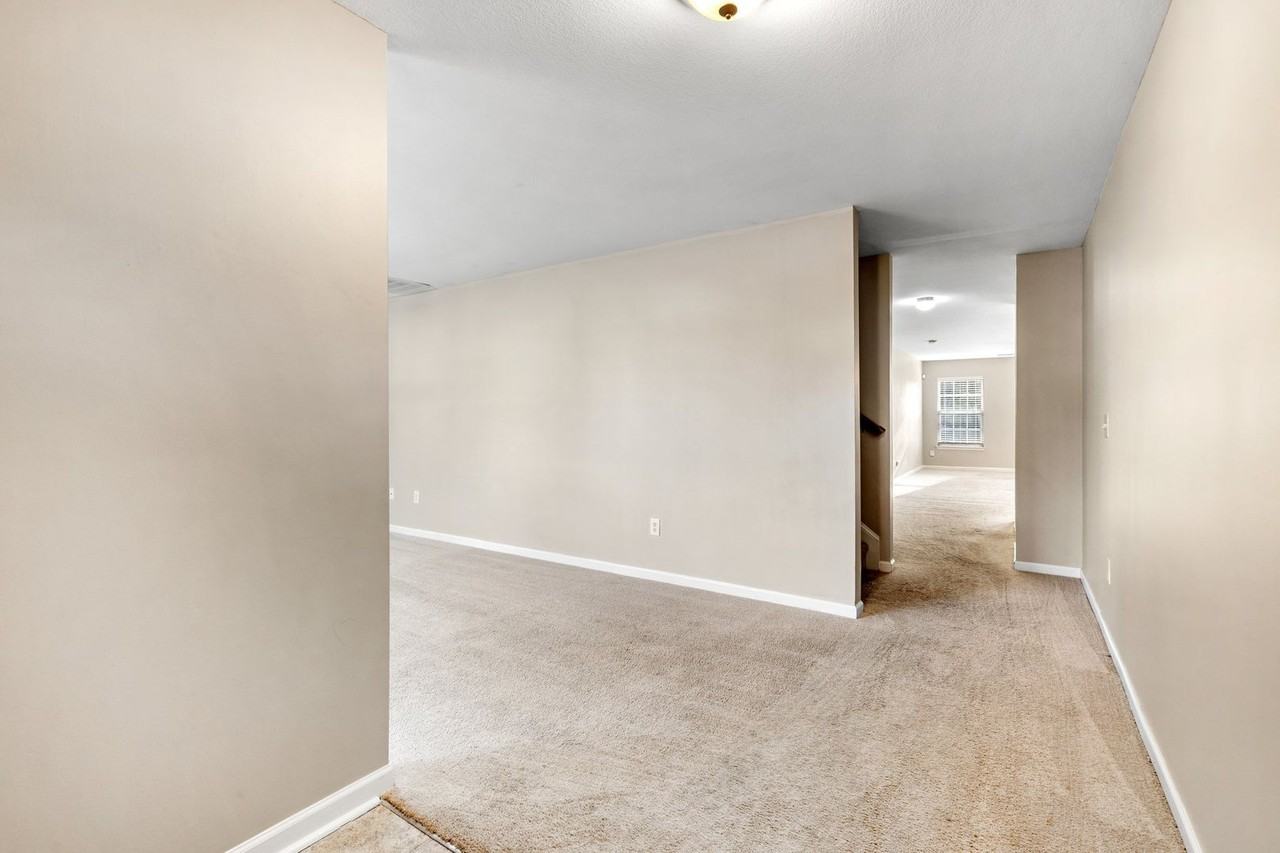 205 Hawthorne Creek Ct - Photo 6 of 37