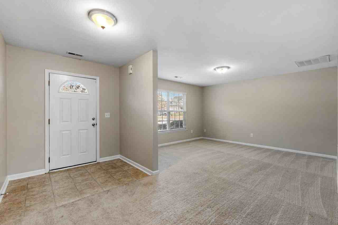 205 Hawthorne Creek Ct - Photo 7 of 37