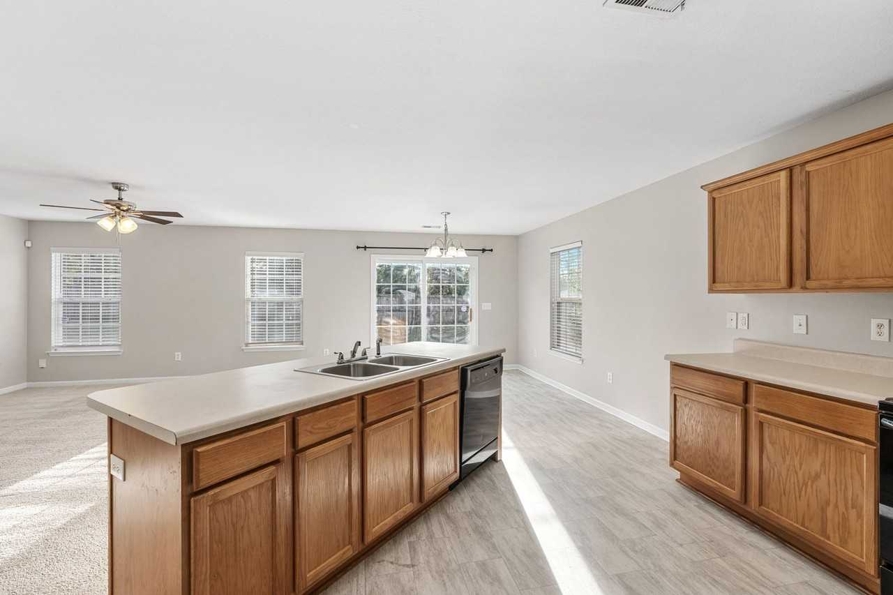 205 Hawthorne Creek Ct - Photo 2 of 37