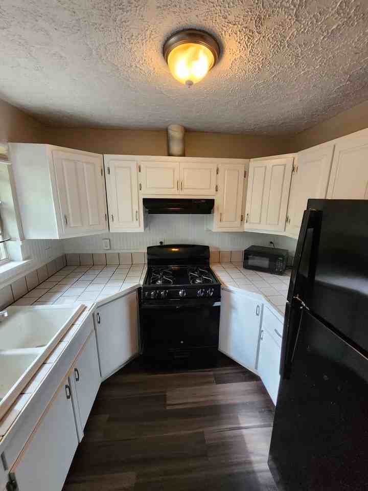 1085 5th St Nw - Photo 3 of 15